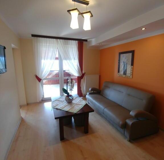 جناح مطل على البحيرة, Pensjonat Willa Szarotka