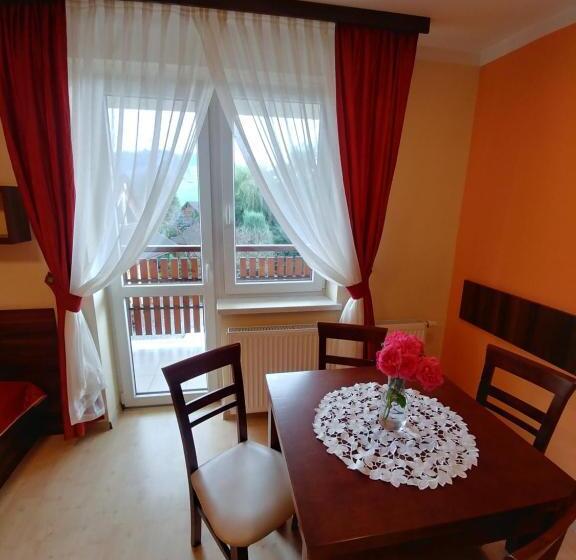 غرفة قياسية رباعية مطلة على الحديقة, Pensjonat Willa Szarotka