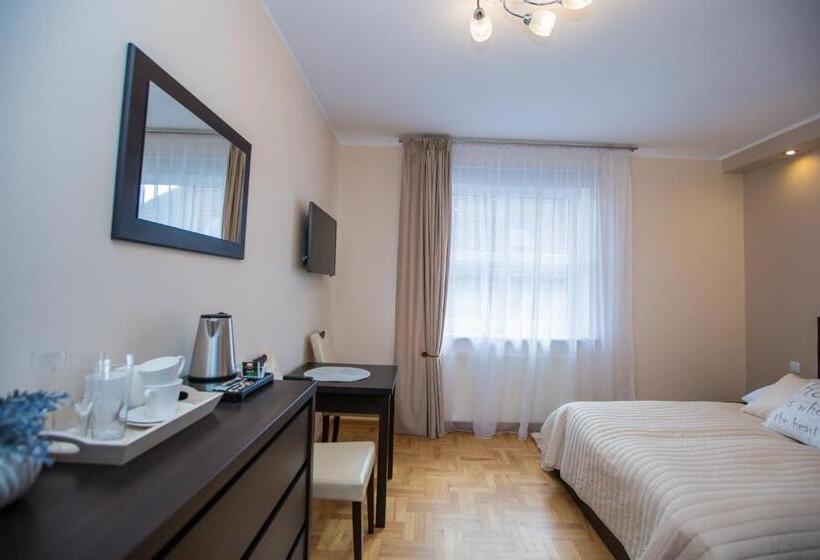 基本间, Savona świnoujście