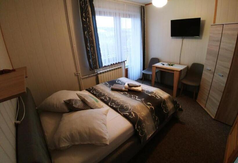 标准间, U Hani W Pobliżu Gorący Potok I Termy