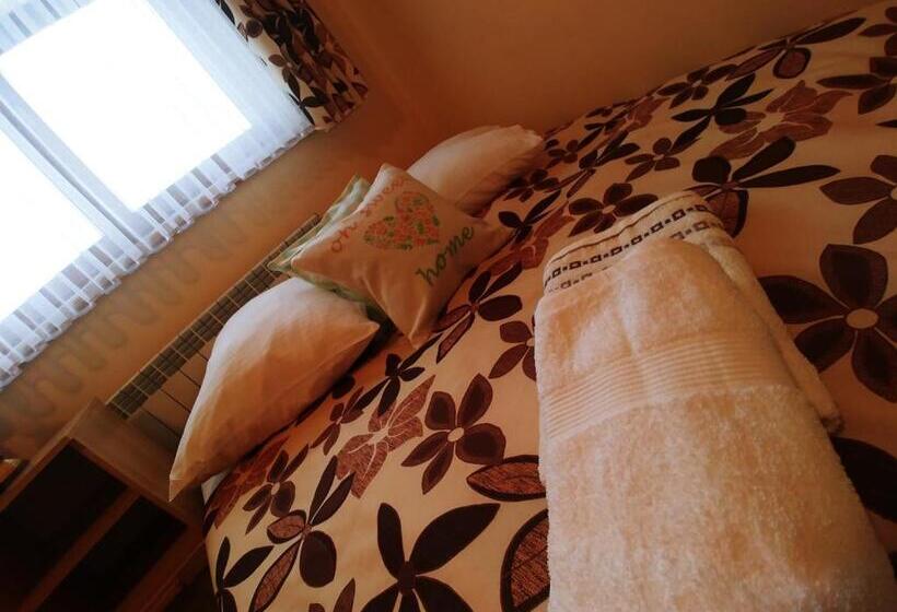 标准间, U Hani W Pobliżu Gorący Potok I Termy