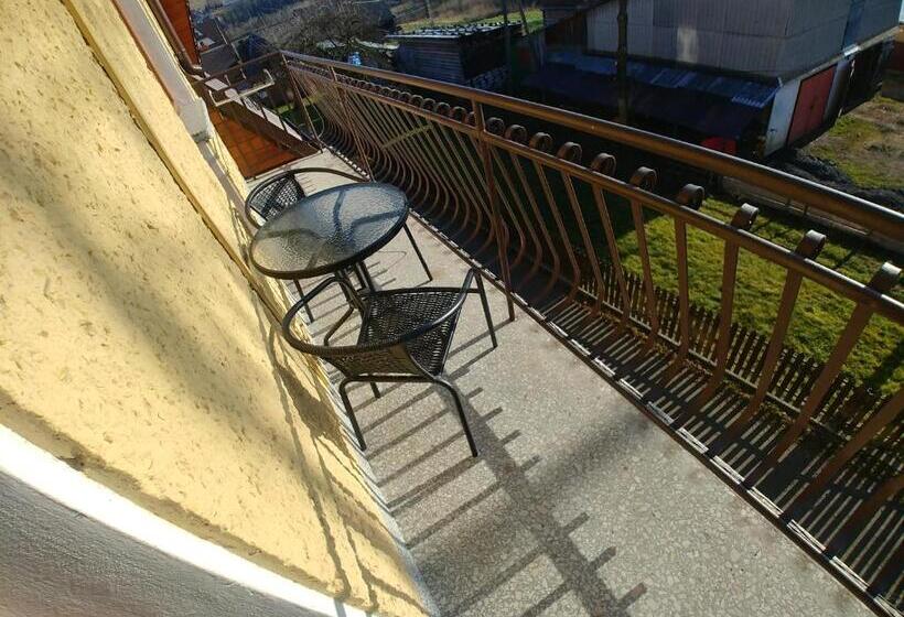 四人标准间, U Hani W Pobliżu Gorący Potok I Termy