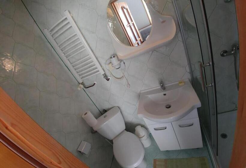 四人标准间, U Hani W Pobliżu Gorący Potok I Termy