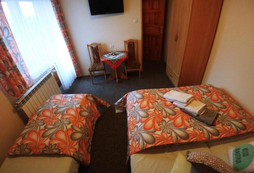 标准三人间, U Hani W Pobliżu Gorący Potok I Termy