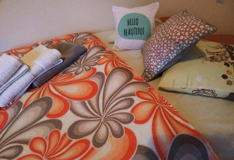 标准三人间, U Hani W Pobliżu Gorący Potok I Termy