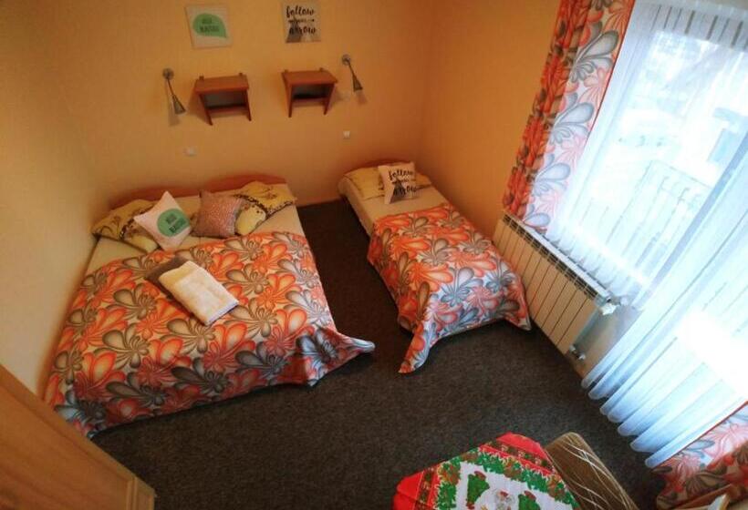 标准三人间, U Hani W Pobliżu Gorący Potok I Termy