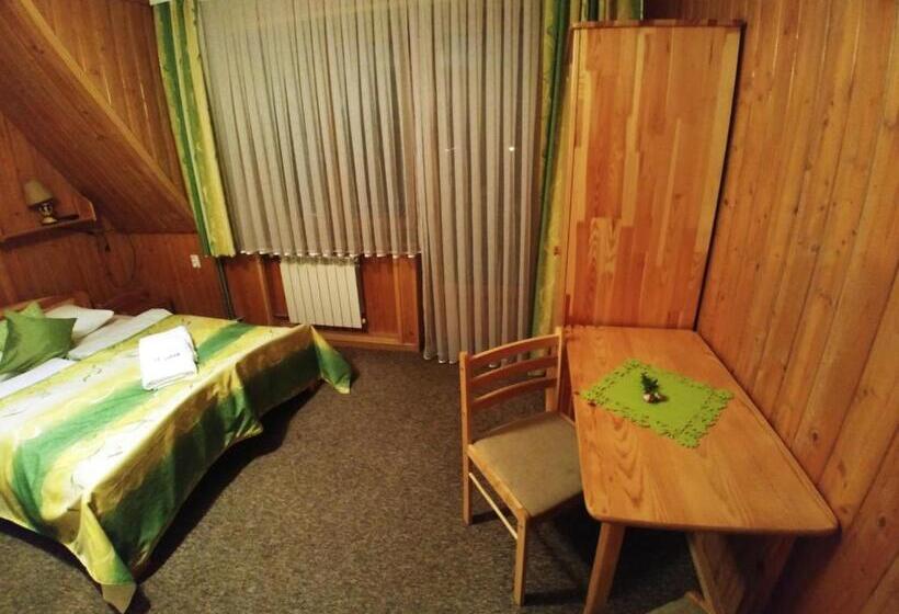 标准三人间, U Hani W Pobliżu Gorący Potok I Termy