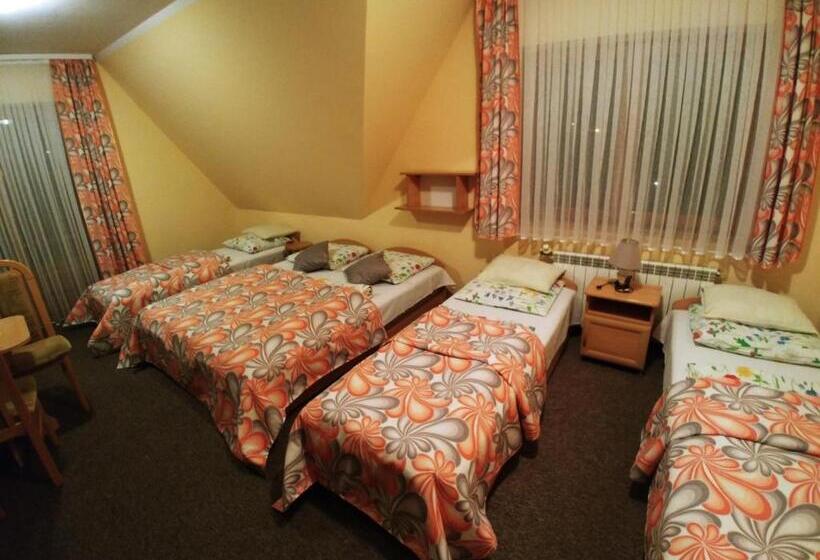 家庭间, U Hani W Pobliżu Gorący Potok I Termy