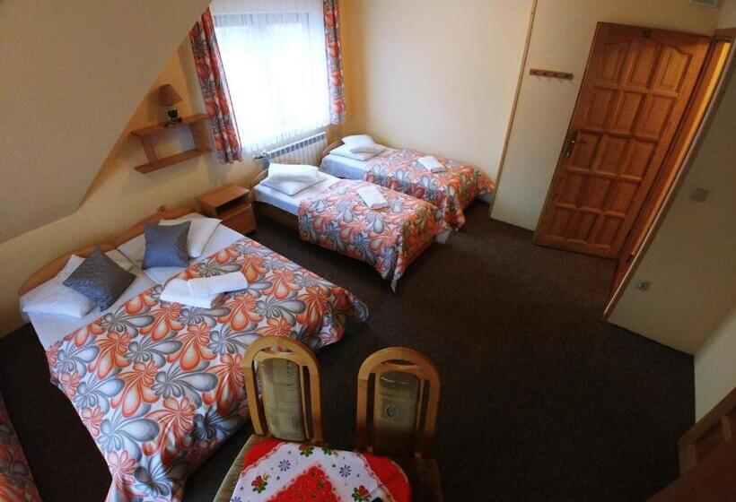 家庭间, U Hani W Pobliżu Gorący Potok I Termy