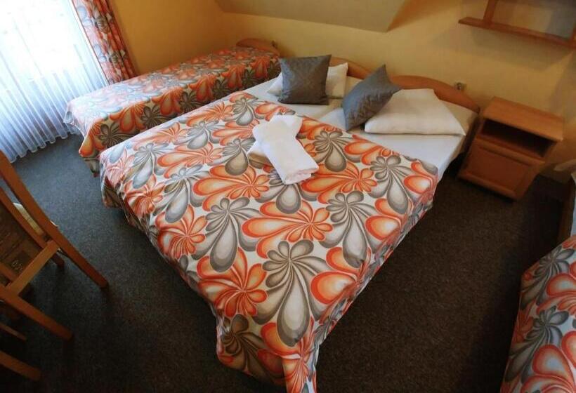 家庭间, U Hani W Pobliżu Gorący Potok I Termy