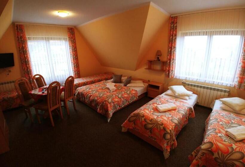 家庭间, U Hani W Pobliżu Gorący Potok I Termy