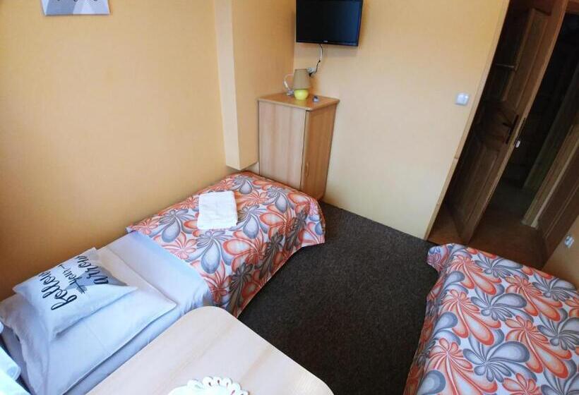 标准单人间, U Hani W Pobliżu Gorący Potok I Termy