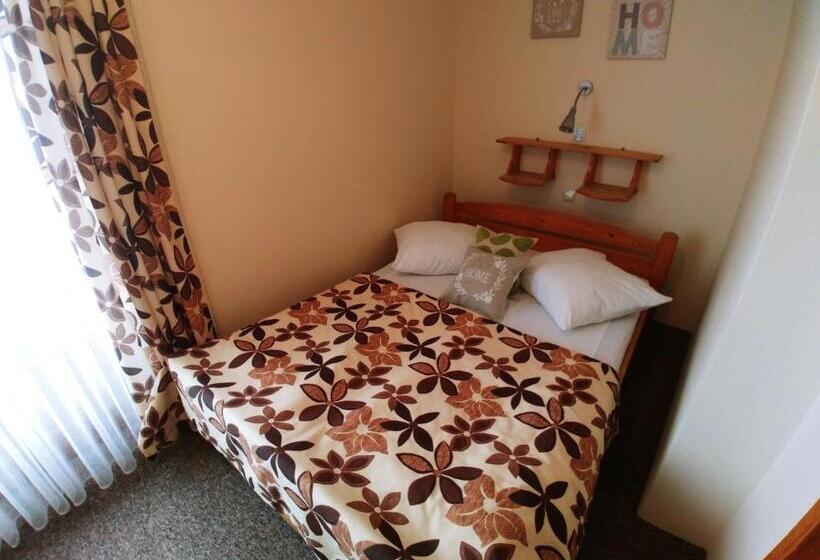 基本间, U Hani W Pobliżu Gorący Potok I Termy