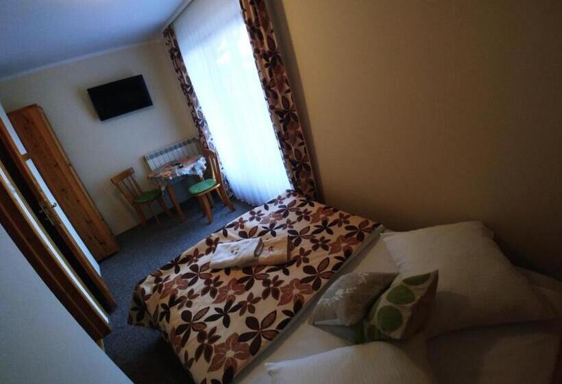 基本间, U Hani W Pobliżu Gorący Potok I Termy