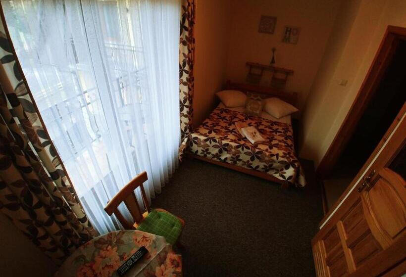 基本间, U Hani W Pobliżu Gorący Potok I Termy