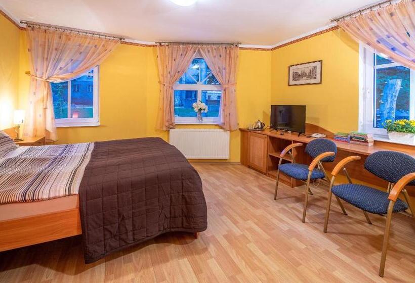 스탠다드 룸, Willa Alexander