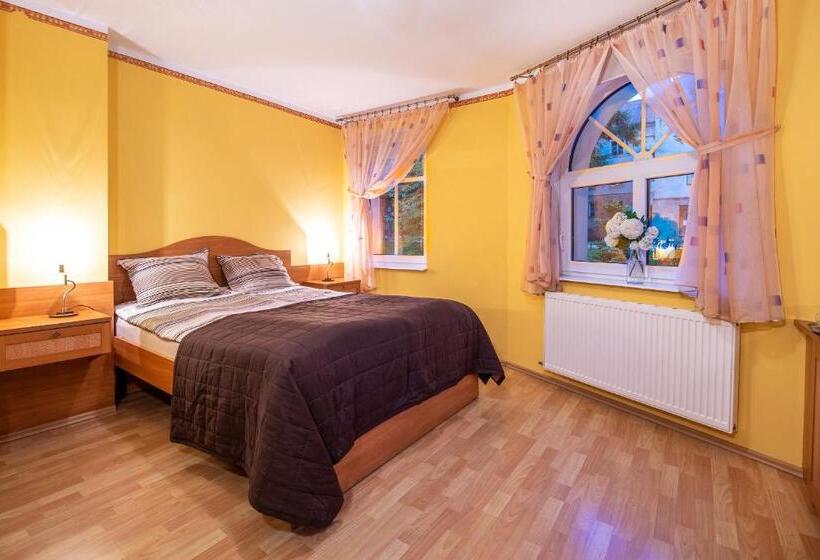 스탠다드 룸, Willa Alexander