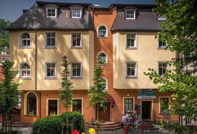 스탠다드 룸, Willa Alexander