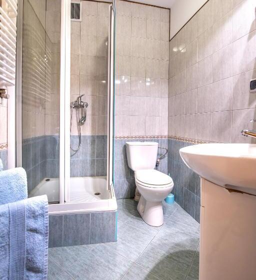 스탠다드 싱글 룸, Willa Alexander