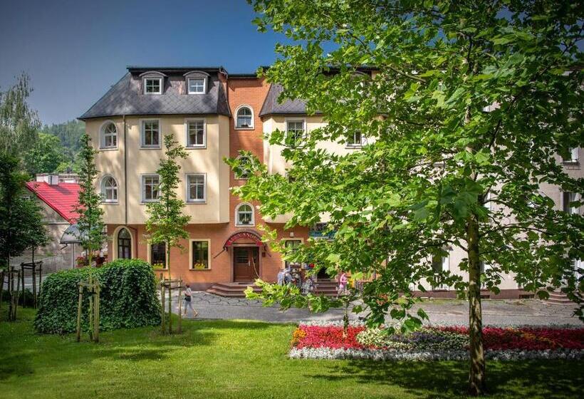 스탠다드 싱글 룸, Willa Alexander