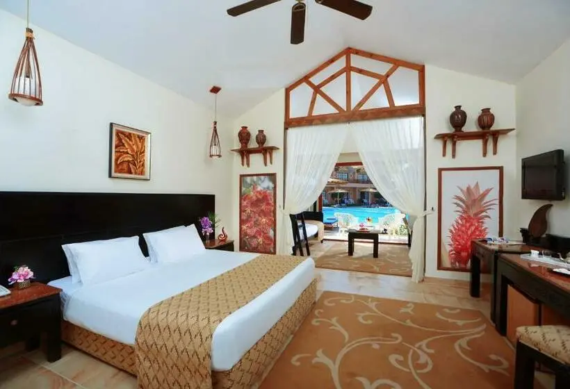 バンガロープールビュー, Neverland City Hurghada Pickalbatros