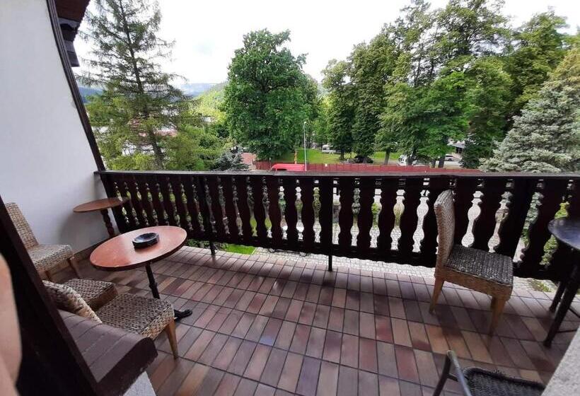 اتاق کلاسیک سه تخته, Usługi Hotelarskie Karpacz