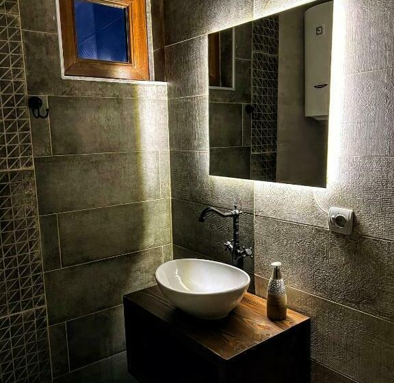 اتاق استاندارد با بالکن, Eden