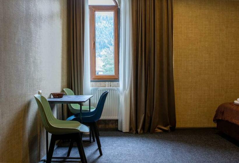 اتاق لوکس, Eden