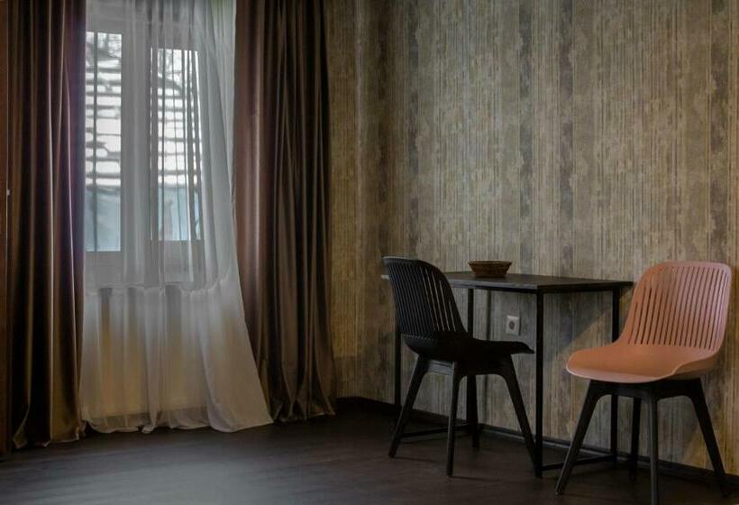 اتاق لوکس, Eden