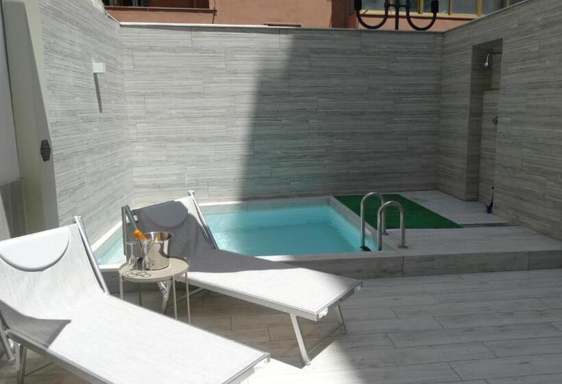 חדר סטנדרט עם מיטת קינג, Sisina Luxury Room Jacuzzi & Piscina