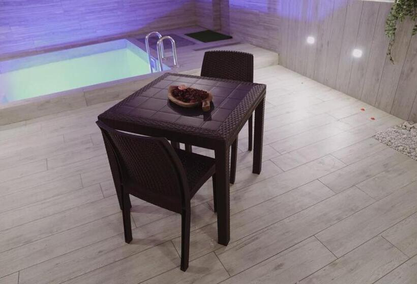 חדר סטנדרט עם מיטת קינג, Sisina Luxury Room Jacuzzi & Piscina