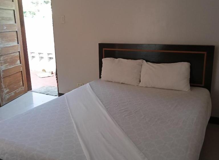 Номер Стандарт, Marian Pension El Nido