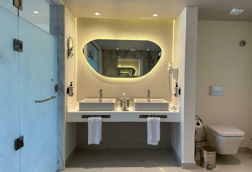 سوئیت رویال, Casa Blue Resort