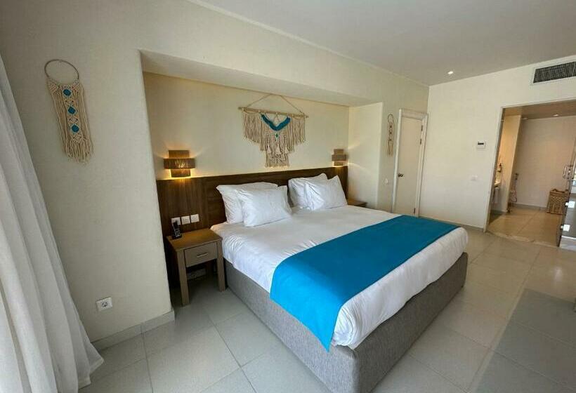 سوئیت رویال, Casa Blue Resort