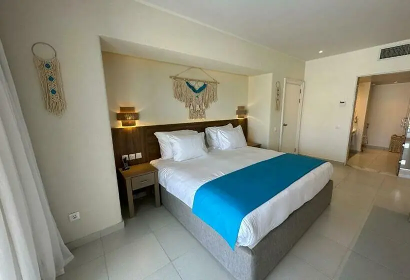 سوئیت رویال, Casa Blue Resort