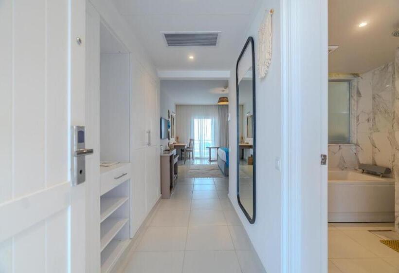 اتاق لوکس, Casa Blue Resort