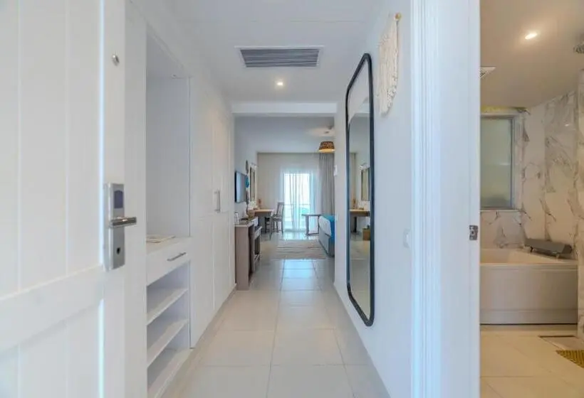 اتاق لوکس, Casa Blue Resort