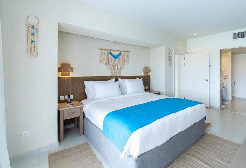 سوئیت رویال, Casa Blue Resort