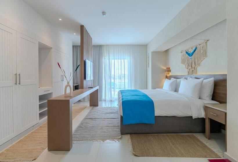 سوئیت رویال, Casa Blue Resort