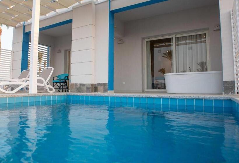 سوئیت رویال, Casa Blue Resort