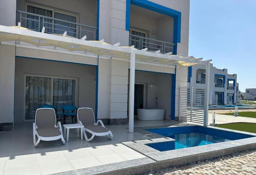 سوئیت رویال, Casa Blue Resort
