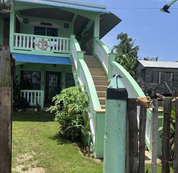 スタンダードスタジオ, Hospedaje Rosa Del Mar & Sweets Cafe