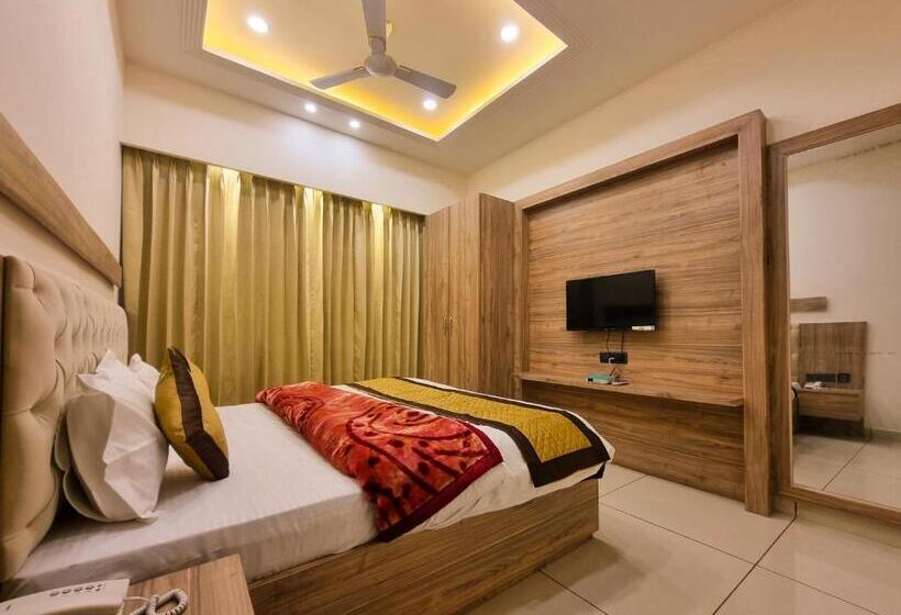 디럭스 룸 킹사이즈 침대, Jannat