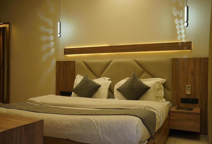 디럭스 룸 킹사이즈 침대, Jannat