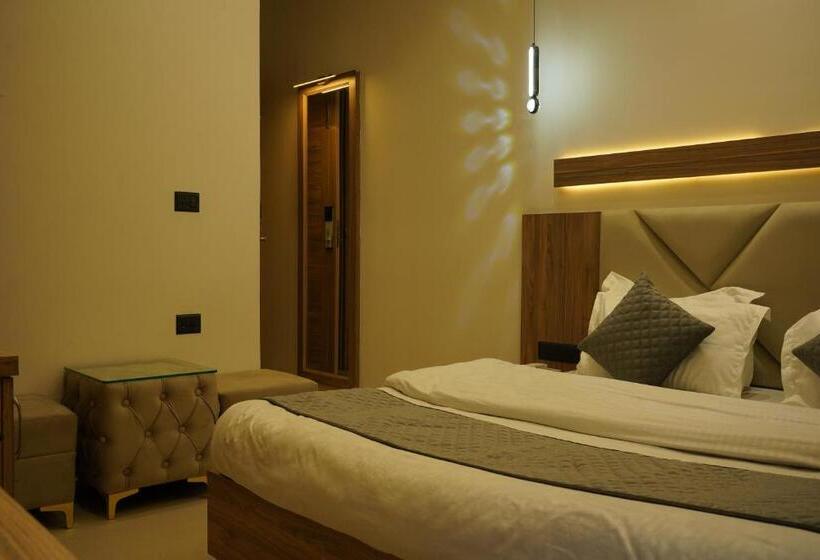 디럭스 룸 킹사이즈 침대, Jannat