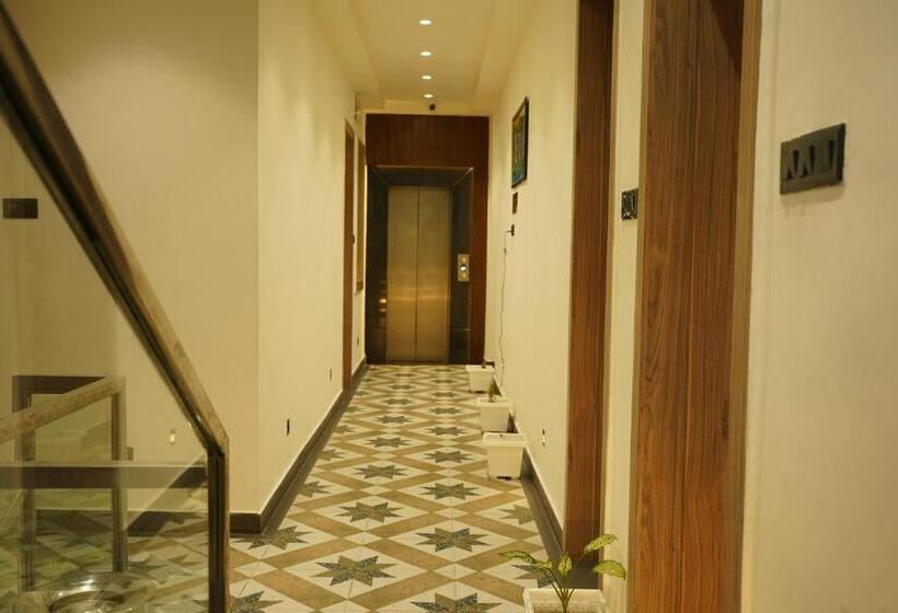 디럭스 룸, Jannat