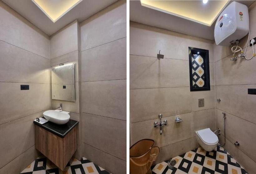 이코노미 싱글 룸, Jannat