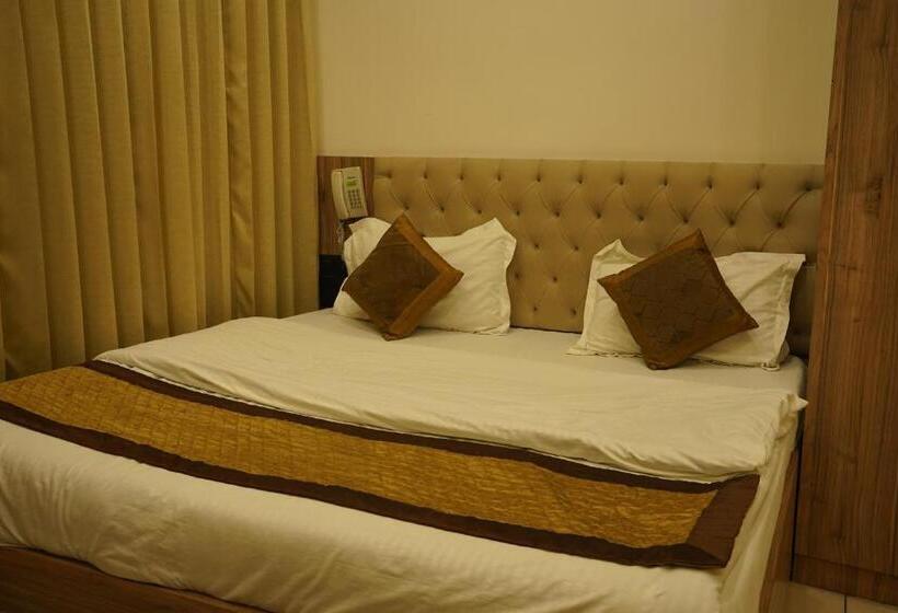 이코노미 룸, Jannat