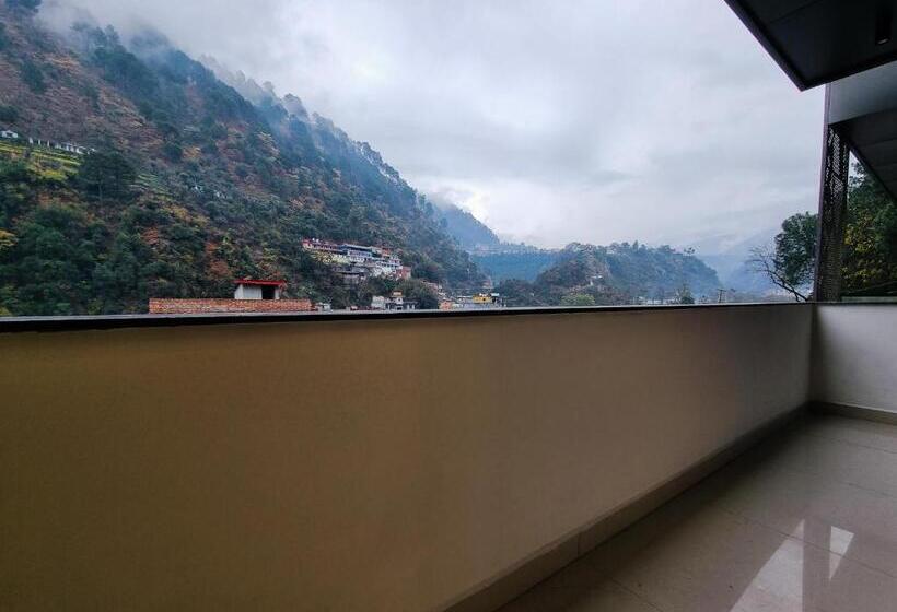 디럭스 룸 킹사이즈 침대, Jannat