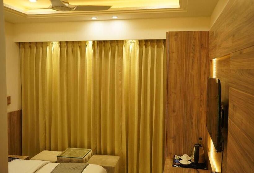 디럭스 룸 킹사이즈 침대, Jannat